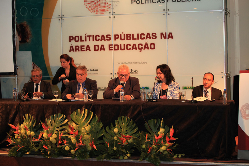Conselheiro Fernando Rodrigues Catão, Conselheiro Hélio Parente, Conselheiro Manoel Piresa dos Santos, Procuradora Élida Graziane Pinto e Secretário Ismar Barbosa (Foto: Gilson de Souza)